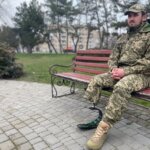 "Якби ми всі сиділи на місці, то були б вже окуповані": у Миколаєві боєць з протезом служить у лавах ЗСУ