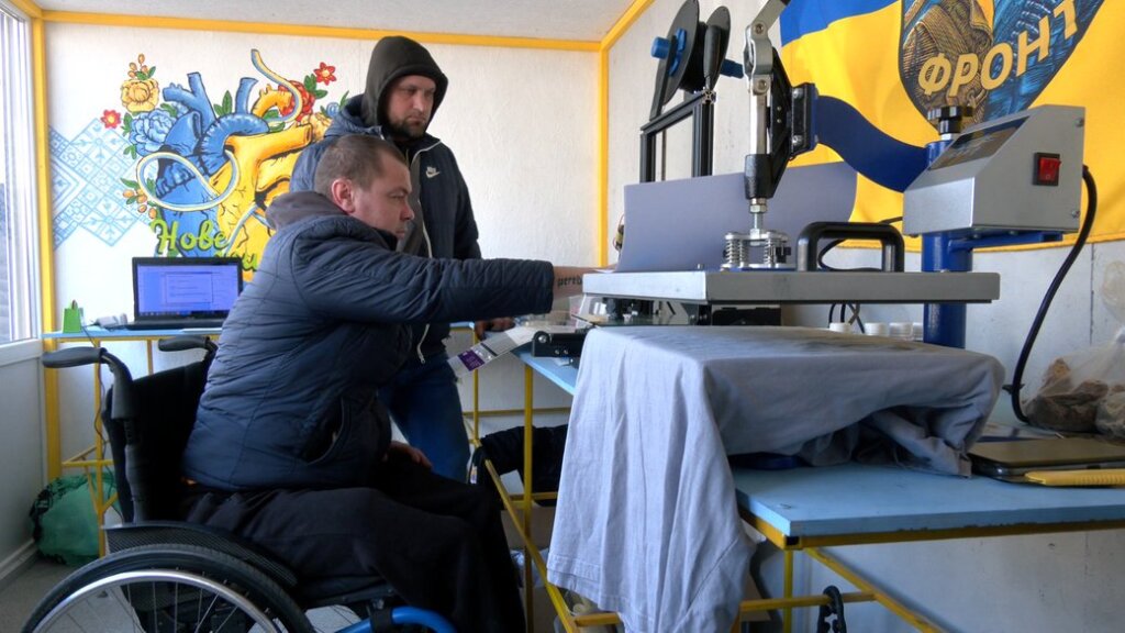 “Треба продовжувати жити”: військовий, який втратив ноги, відкрив власну справу у Черкасах (ВІДЕО). олександр головатий, ветеран, власна справа, протез, інвалідність