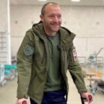 Ветеран з Добропілля повернувся до навчання дітей волейболу після втрати ноги на фронті (ВІДЕО)
