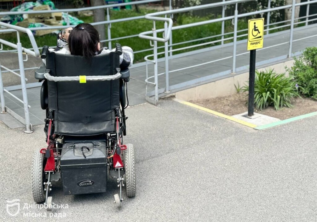 «Ця лікарня повністю доступна — від зручного пандуса до комфортних кабінетів», — дніпряни про медичні заклади міста, які повністю пристосовані для приймання осіб з інвалідністю (ФОТО). дніпро, крісло колісне, лікарня, пандус, інвалідність