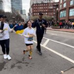 Яна Степаненко, яка втратила ноги через удар РФ, пробігла Бостонський марафон на протезах (ФОТО)
