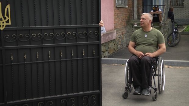 У Житомирі в ТЦК документи у чоловіка з інвалідністю взяли з другого разу: що відомо. житомир, тцк, військовий облік, документ, інвалідність