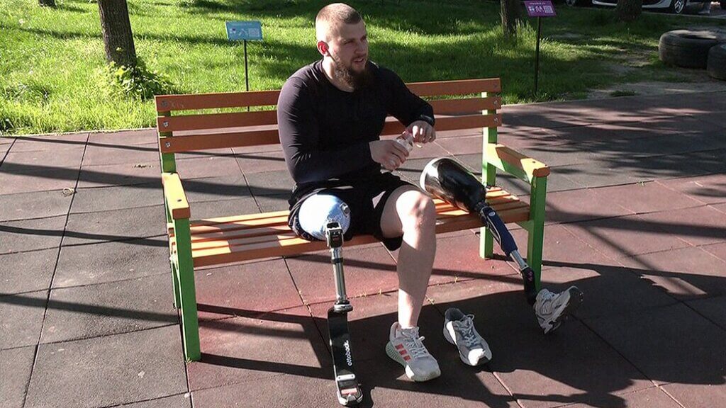 Втрата ноги не стала на заваді захопленню. Боєць з Луганщини, який служить у Кропивницькому, вчиться заново бігати (ВІДЕО). геннадій тамулевич, військовий, поранення, протез, протезування