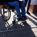 Небезпечна бруківка й бар’єри, які принижують гідність: наскільки доступними є Чернівці для людей з інвалідністю