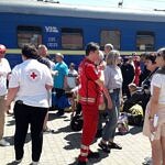 30 людей з інвалідністю евакуювали на Закарпаття з Харківщини