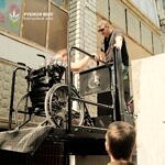 В Запоріжжі встановили підйомник для ветерана, що пересувається на кріслі колісному (ФОТО)
