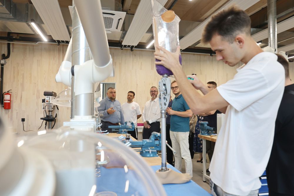 Програма розвитку ООН в Україні передає інноваційне обладнання для протезування та реабілітації для UNBROKEN у Львові (ФОТО, ВІДЕО)