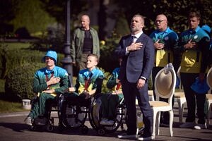 Світлина. Президент відзначив українських паралімпійців та їхніх тренерів державними нагородами. Спорт, Паралімпійські ігри, тренер, Володимир Зеленський, паралімпійці, державна нагорода