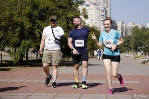 Світлина. Призери Олімпіади бігли разом з людьми з інвалідністю: у Києві відбувся інклюзивний забіг «Сила Єдності». Спорт, інвалідність, Київ, змагання, учасник, інклюзивний забіг Сила Єдності