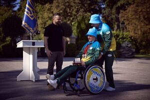 Світлина. Президент відзначив українських паралімпійців та їхніх тренерів державними нагородами. Спорт, Паралімпійські ігри, тренер, Володимир Зеленський, паралімпійці, державна нагорода