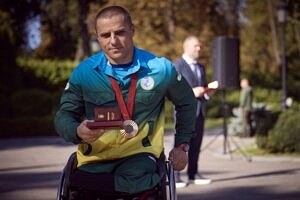 Світлина. Президент відзначив українських паралімпійців та їхніх тренерів державними нагородами. Спорт, Паралімпійські ігри, тренер, Володимир Зеленський, паралімпійці, державна нагорода