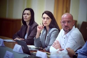 Світлина. Під час війни безбарʼєрність залишається у фокусі уваги влади. Закони та права, інвалідність, підтримка, нарада, соціальний захист, безбарʼєрність