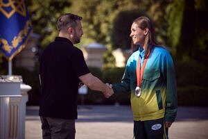 Світлина. Президент відзначив українських паралімпійців та їхніх тренерів державними нагородами. Спорт, Паралімпійські ігри, тренер, Володимир Зеленський, паралімпійці, державна нагорода