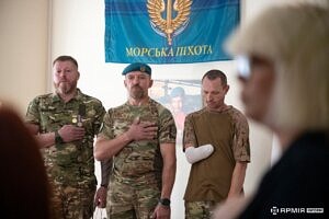 Світлина. Морпіх з ампутацією ноги встановив новий рекорд України. Життя і особистості, протез, морпіх, Національний рекорд України, Дмитро Долгіх, стояння на одній нозі