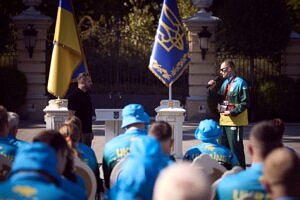 Світлина. Президент відзначив українських паралімпійців та їхніх тренерів державними нагородами. Спорт, Паралімпійські ігри, тренер, Володимир Зеленський, паралімпійці, державна нагорода