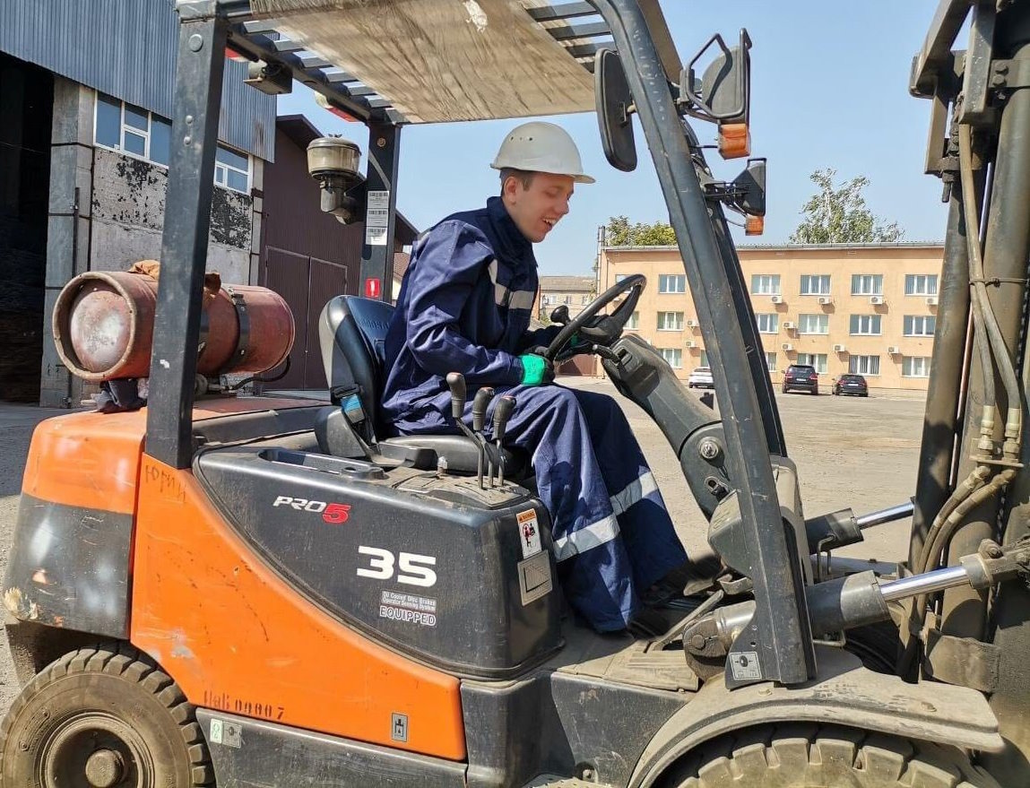 Безоплатне навчання для хлопця з інвалідністю. ваучер, водій навантажувача, професія, служба зайнятості, інвалідність