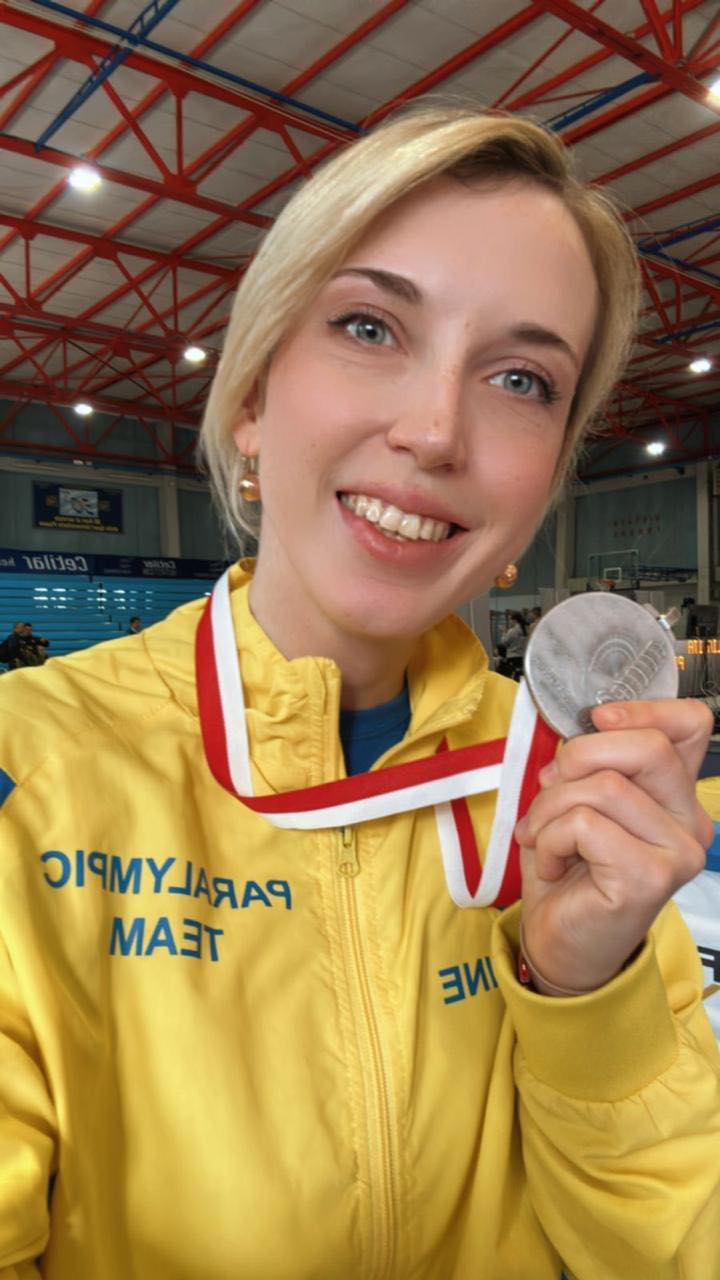 Мешканка Підгайцівської громади привезла срібло із Кубку світу з фехтування на візках. кубок світу, марія іванчик, медаль, спортсменка, фехтування на візках