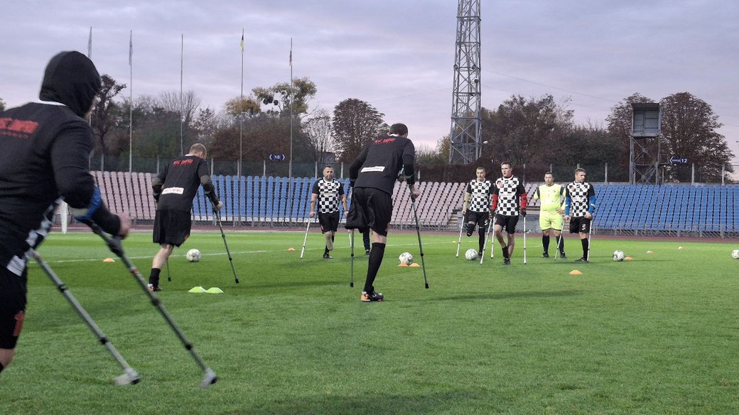 Повернення через спорт: у Черкасах ветерани війни займаються ампфутболом (ФОТО, ВІДЕО). інвалідність, адаптивний клуб, ампфутбол, ветеран війни, черкаси