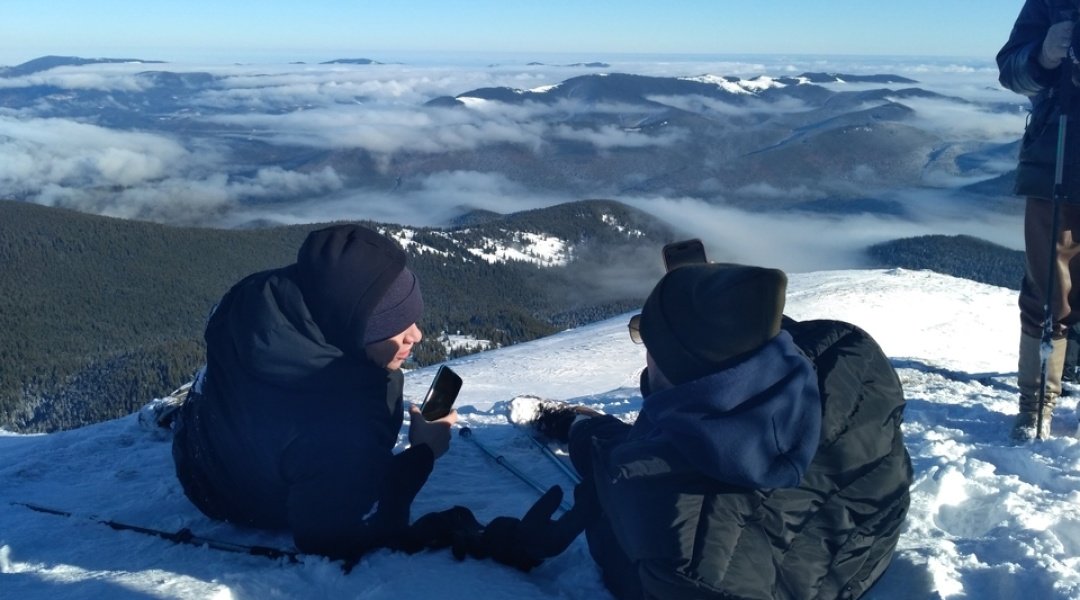 Троє буковинських військових на протезах самостійно піднялися на засніжену Говерлу (ФОТО). військовий, говерла, проєкт мандротерапія, протез, сходження