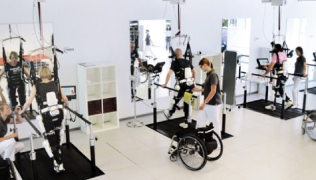 Японська компанія передасть Україні роботизовані костюми для реабілітації важкотравмованих. відновлення, компанія cyberdyne, лікування, роботизований екзоскелетний костюм, японія