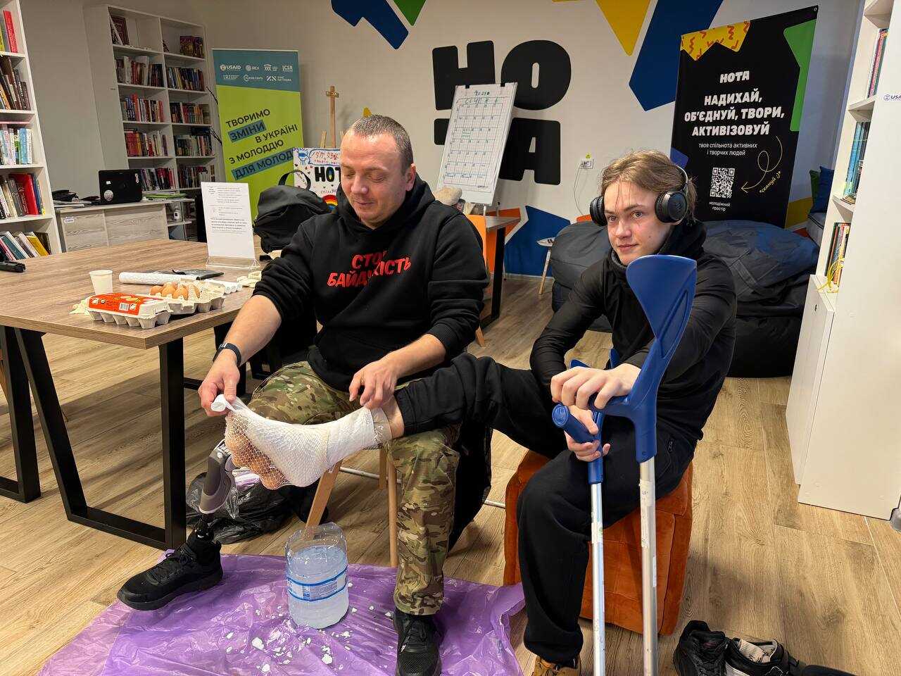 Рівненська молодь на собі спробувала, як живуть люди з інвалідністю (ФОТО). інвалідність, експеримент, молодь, рівне, суспільство