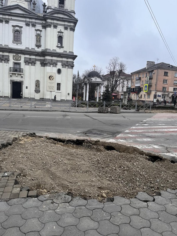 У Тернополі тривають роботи з облаштування безбар’єрного простору. інвалідність, облаштування, пересування, ремонт, тернопіль