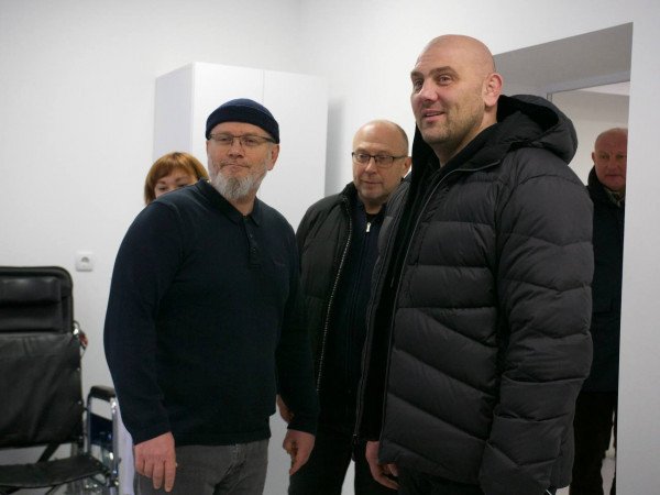 Незважаючи на війну, у Кривому Розі спільними зусиллями реалізуються важливі медичні проєкти: створено нове відділення Реабілітаційного центру на 36 ліжок (ФОТО). військовослужбовець, кривий ріг, поранений, реабілітаційне відділення, цивільний