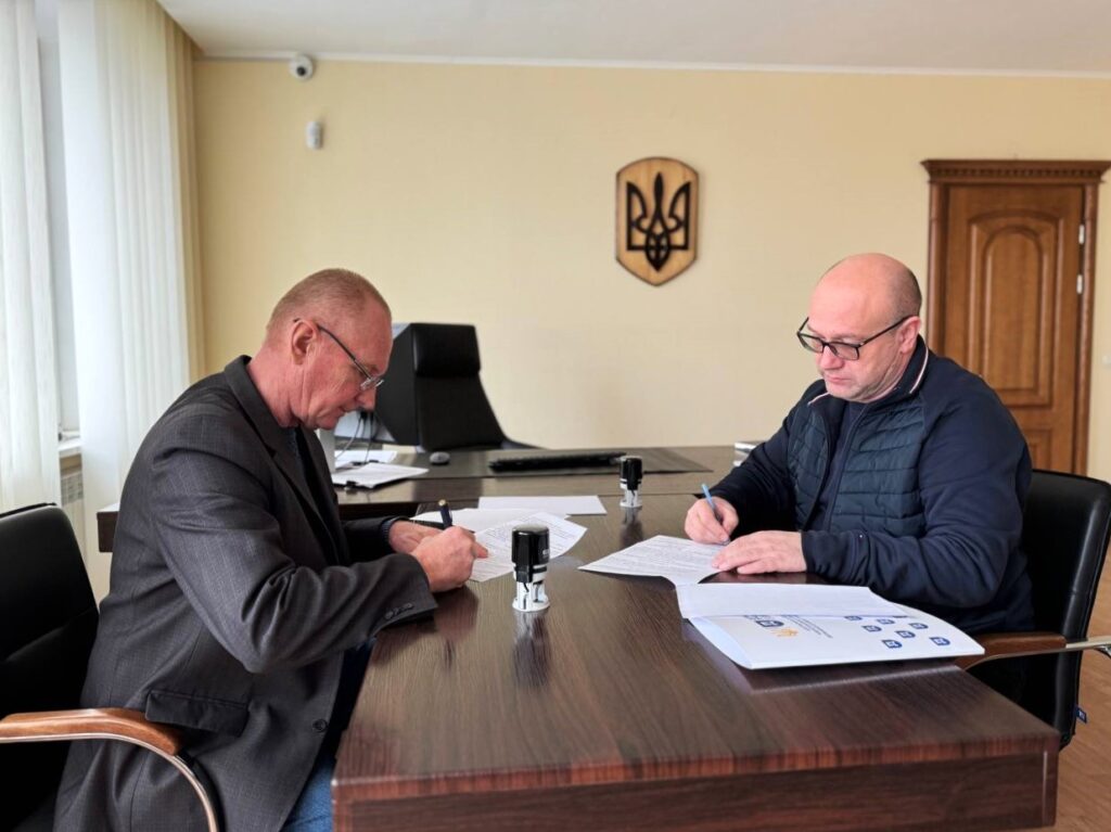 Житомирщина: керівники Міжрегіонального управління та Фонду соціального захисту осіб з інвалідністю підписали угоду про співпрацю. інвалідність, житомирщина, контроль, працевлаштування, співпраця