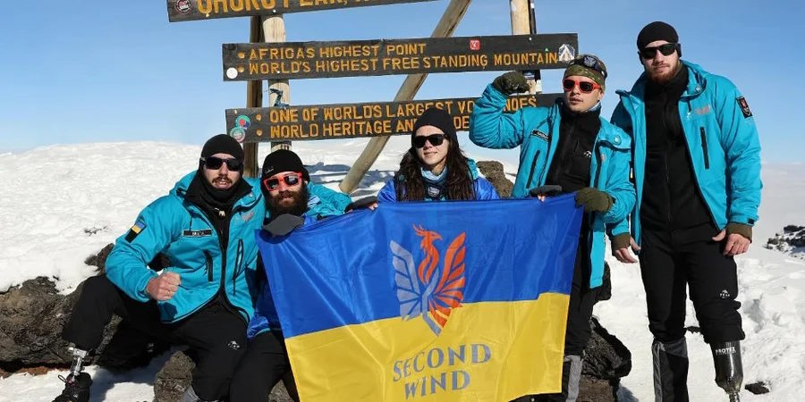 «Вони це зробили». Українські військові на протезах піднялися на Кіліманджаро. військовий, ветеран, кіліманджаро, протез, сходження