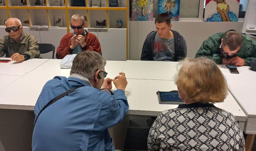 У Сенсотеці проводять навчання з цифрових навичок для людей з порушенням зору. бібліотека, львів, порушення зору, сенсотека, цифрові навички