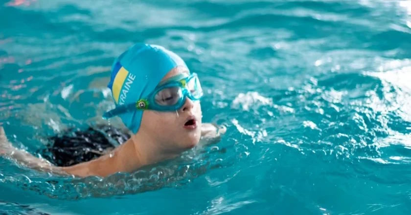 На Київщині 7-річний хлопчик із синдромом Дауна встановив рекорд України з плавання. гордій червінський, лана вєтрова, плавання, рекорд україни, синдром дауна