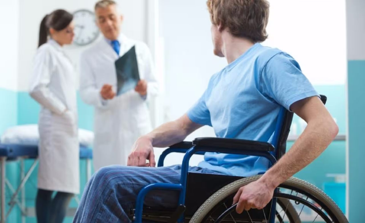 Хто може бути представником людини під час оцінювання експертною командою?. експертна команда, консультація, оцінювання повсякденного функціонування, підтримка, представник