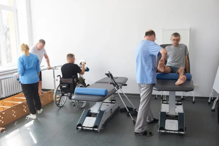 В Івано-Франківську відкрили ще одне відділення реабілітації (ФОТО). івано-франківськ, відділення реабілітації, військовий, лікарня, цивільний
