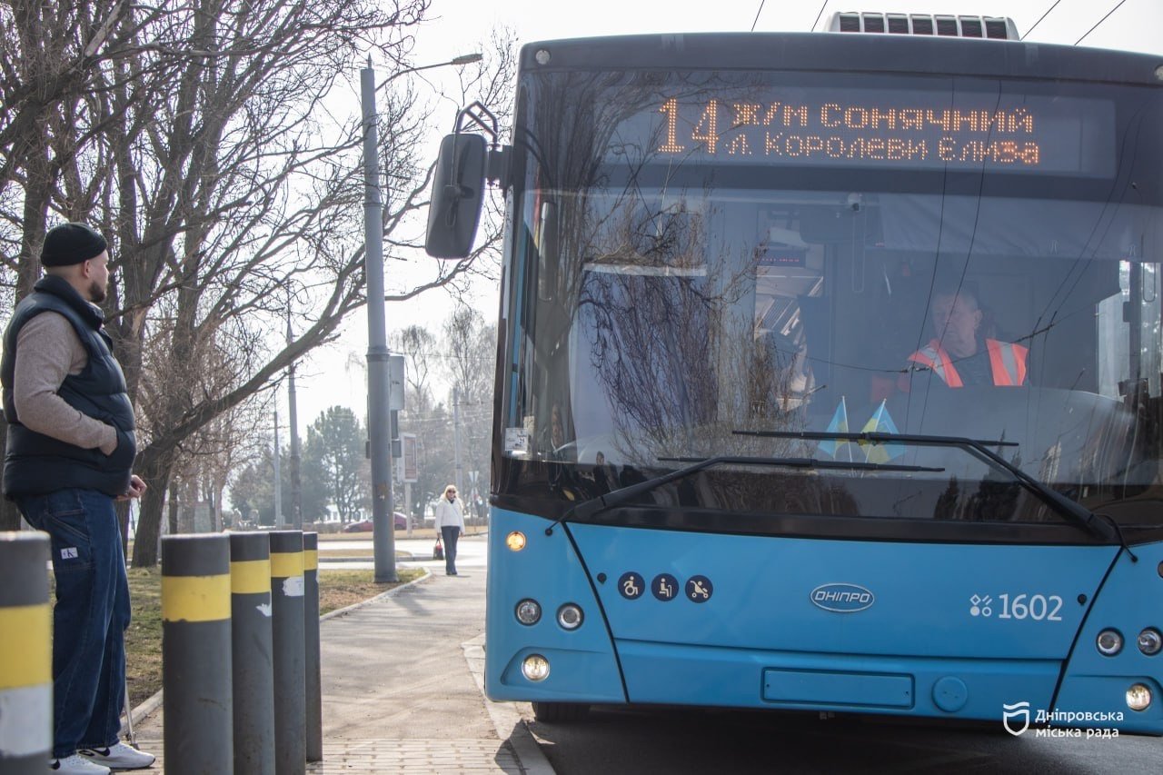 У Дніпрі більше ніж 50 % тролейбусів пристосовані до перевезення людей з інвалідністю (ФОТО). інвалідність, дніпро, крісло колісне, перевезення, тролейбус
