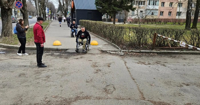 У Луцьку перевірили доступність тролейбусів та автобусів для людей з інвалідністю. інвалідність, громадський транспорт, доступність, луцьк, моніторинг