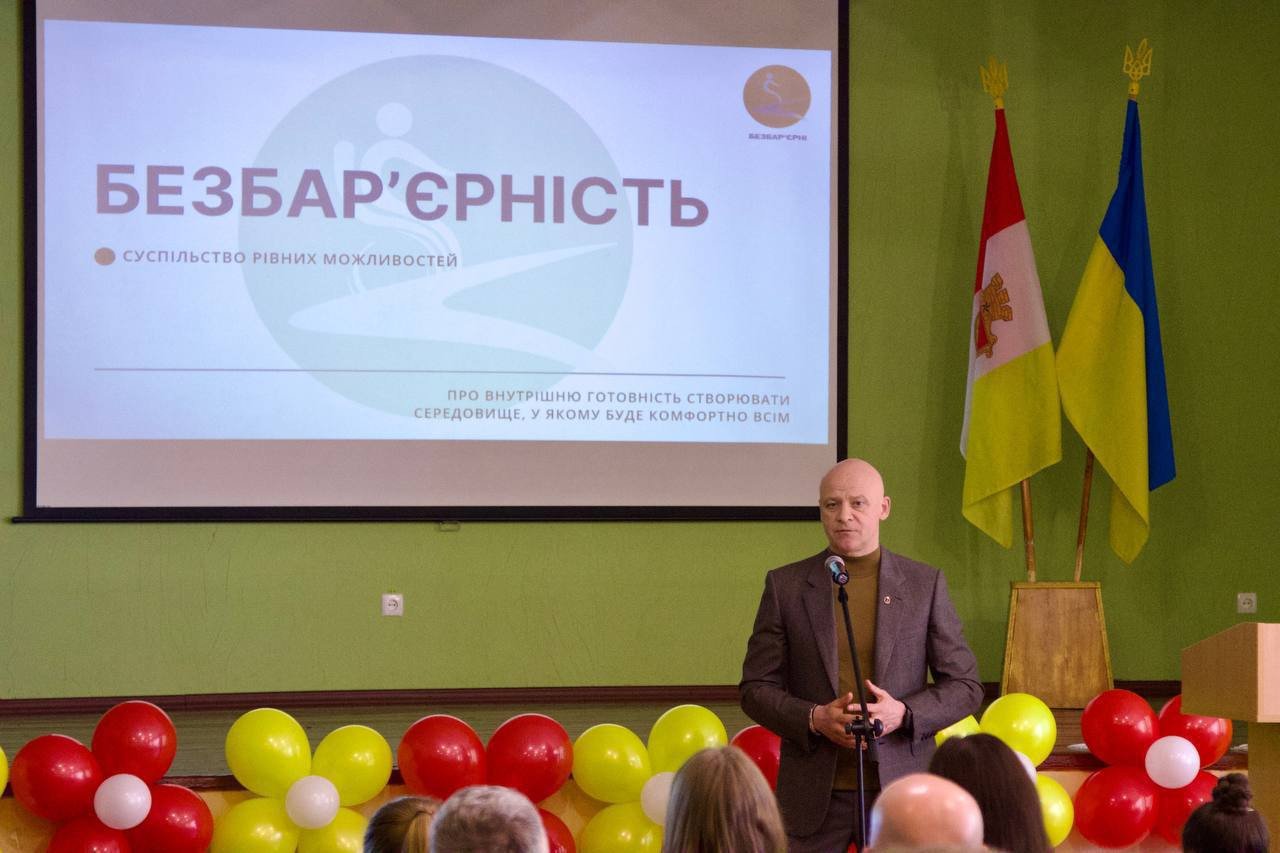 В одеських школах проводять уроки безбар’єрності (ФОТО, ВІДЕО). інклюзія, заняття, одеса, суспільство, уроки безбар’єрності