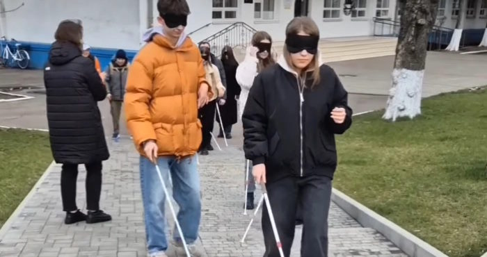 У Луцьку студенти провели експеримент, щоб дослідити доступність міста для незрячих (ВІДЕО). доступність, експеримент, луцьк, незрячий, студент