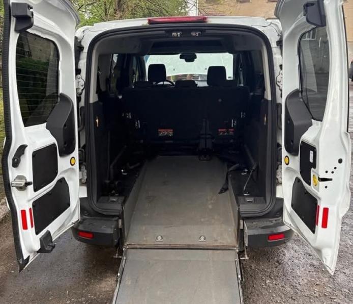 Близнюківська громада отримала спеціальне авто для маломобільних людей. інвалідність, автомобіль, близнюківська громада, колісне крісло, перевезення