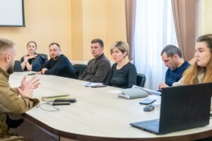 Світлина. Життя без бар’єрів: Мінветеранів завершує розробку моделі підтримки орієнтації в просторі та мобільності ветеранів війни з повною або частковою втратою зору. Безбар'єрність, підтримка, порушення зору, нарада, ветеран війни, Мінветеранів