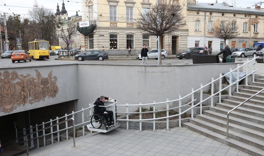 На облаштування пандусів і підйомників у бюджеті розвитку Львівської громади передбачили 27 млн грн (ВІДЕО). інвалідність, доступність, львів, підйомник, пандус