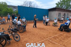 Привезли месидж надії: італійські паралімпійці показали, як грати у теніс на кріслах колісних в Івано-Франківську (ФОТО)