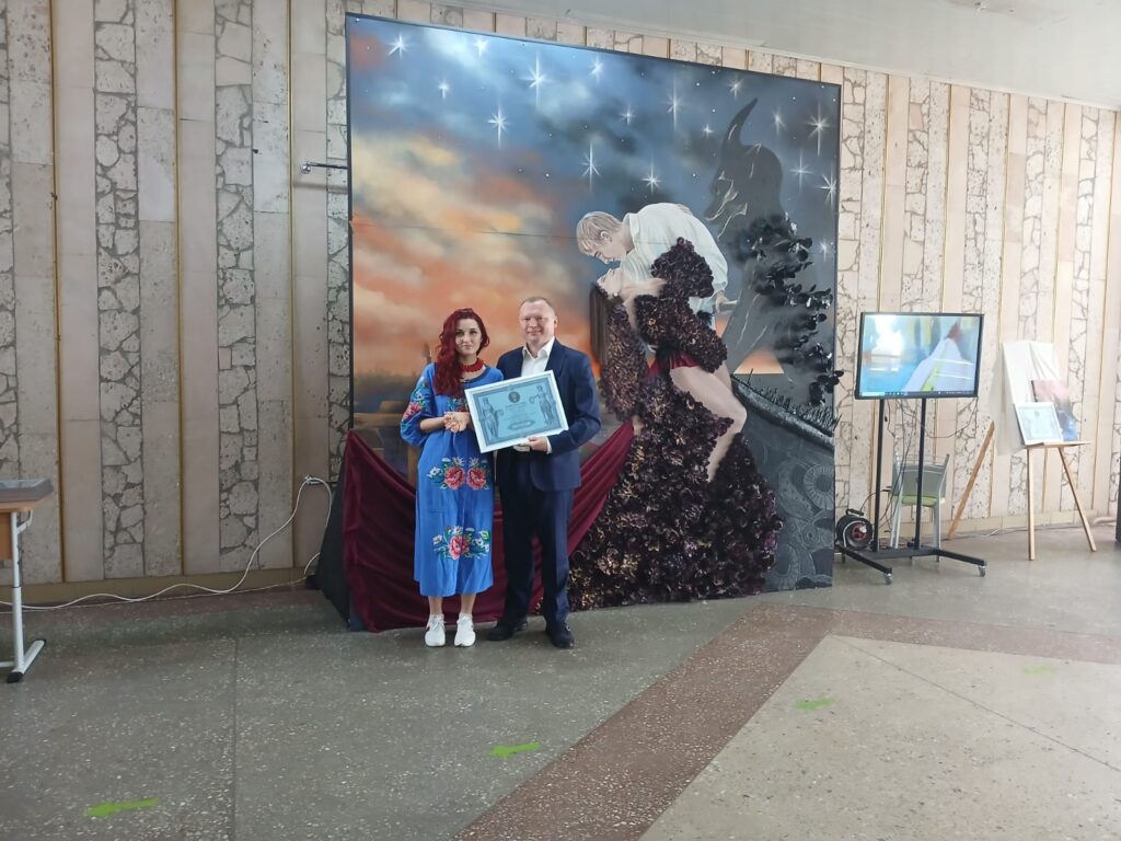 Мистецький проєкт за участю дітей з особливими освітніми потребами встановив Світовий рекорд. діти, картина нотр-дам, особливими освітніми потребами, полотно відтінки сили. есмеральда, світовий рекорд