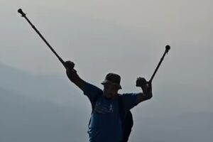 Світлина. Ветеран Петро Кулик підкорив Говерлу. Життя і особистості, ветеран, Говерла, сходження, Петро Кулик, вчинок