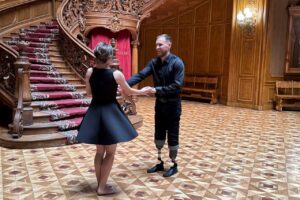 Здійснив мрію: “азовець” Олександр Жавненко станцював на протезах з дружиною (ФОТО, ВІДЕО)