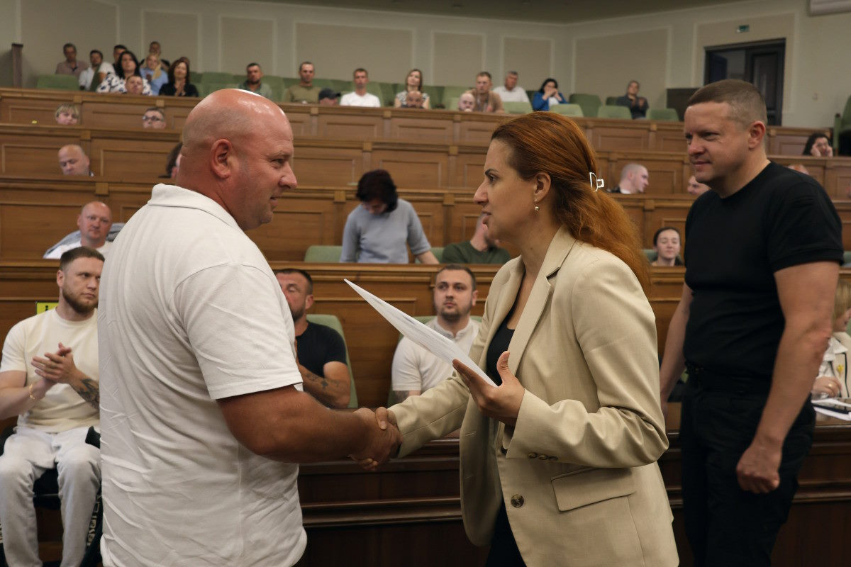 Волинським ветеранам війни вручили сертифікати на придбання житла. інвалідність внаслідок війни, ветеран, волинь, житло, сертифікат