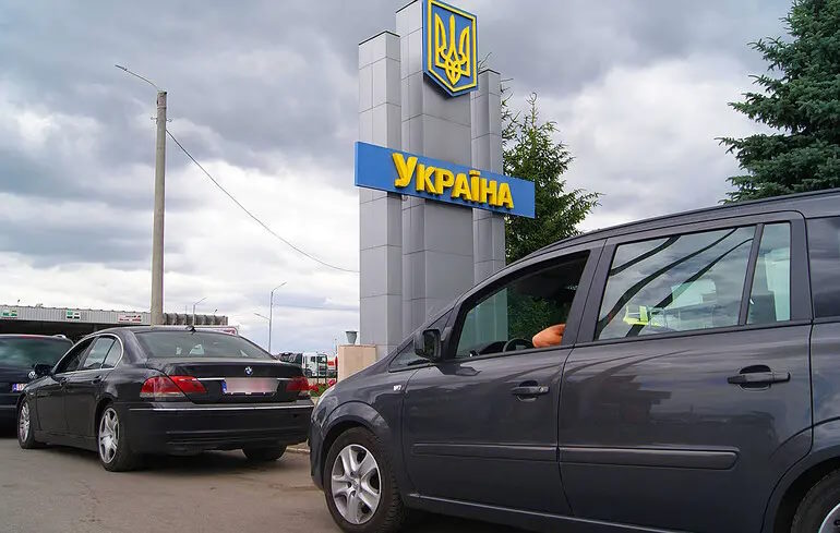 Виїзд за кордон з особою з інвалідністю: чи може військовозобов’язаний повернутися пізніше. інвалідність, військовозобов’язаний, кордон, повернення, супроводжуючий