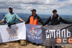 Світлина. Підкорили Говерлу на протезах – військові з Буковини піднялись на найвищу гору України. Реабілітація, протез, військовий, відновлення, Говерла, Мандротерапія