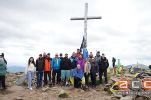 Світлина. Підкорили Говерлу на протезах – військові з Буковини піднялись на найвищу гору України. Реабілітація, протез, військовий, відновлення, Говерла, Мандротерапія
