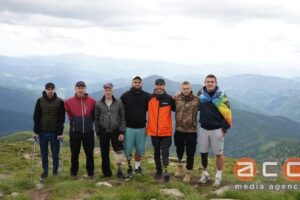 Світлина. Підкорили Говерлу на протезах – військові з Буковини піднялись на найвищу гору України. Реабілітація, протез, військовий, відновлення, Говерла, Мандротерапія