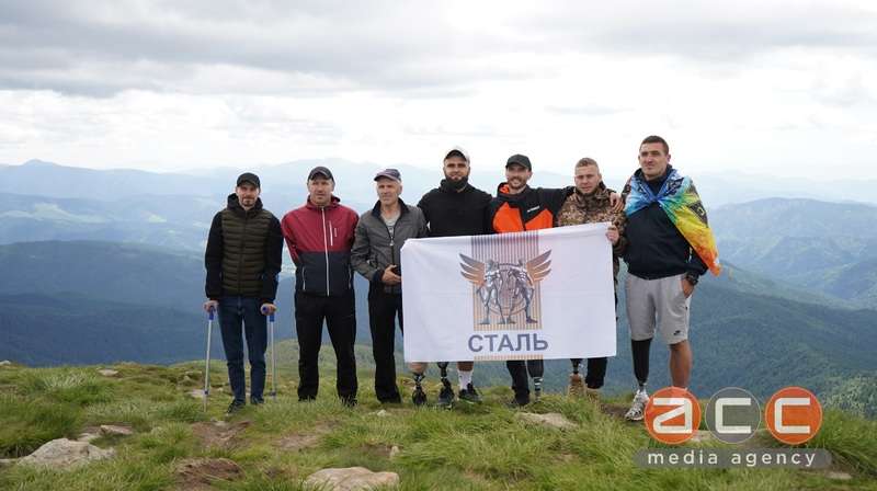 Підкорили Говерлу на протезах – військові з Буковини піднялись на найвищу гору України (ФОТО). відновлення, військовий, говерла, мандротерапія, протез